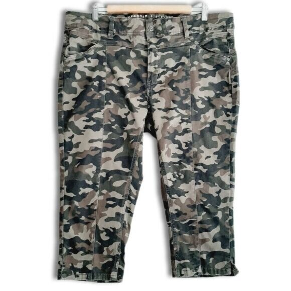 FRANKIE & STELLA Camo Capri Crop Casual Pants Green Sz 18 - Picture 1 of 10